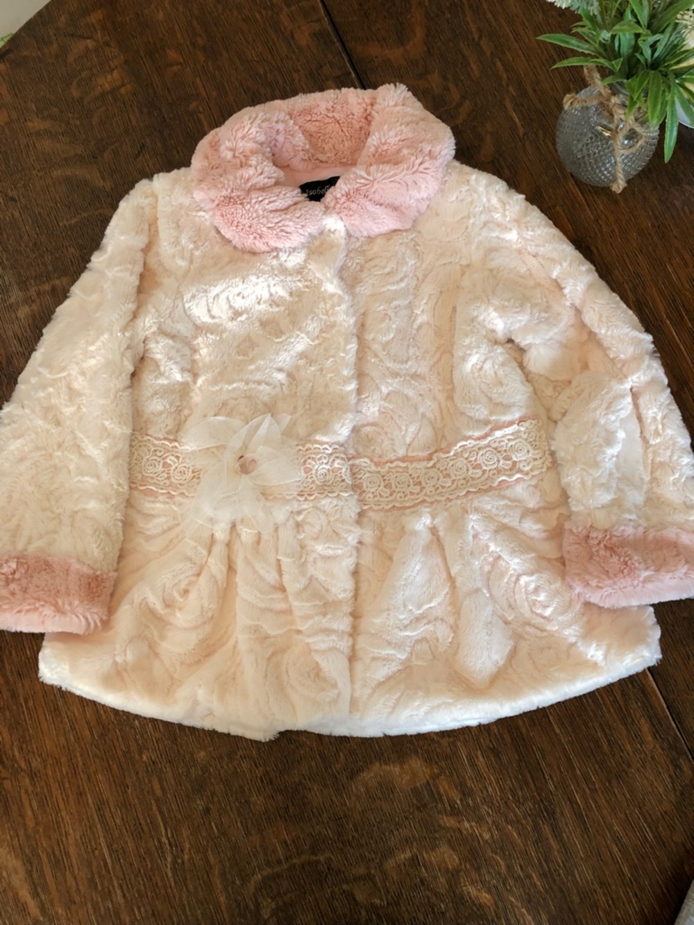 Isobella & Chloe faux fur jacket. Size 6.